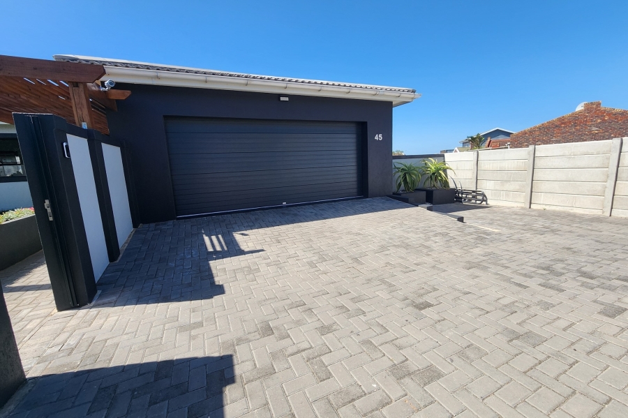 3 Bedroom Property for Sale in Wavecrest Eastern Cape